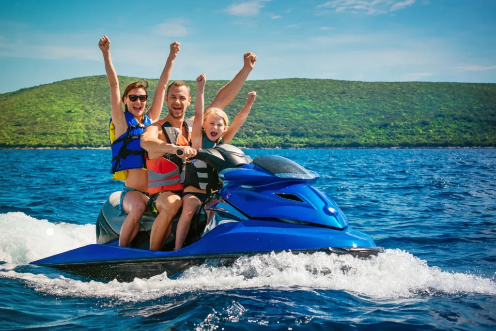 What is the best boat ride Dubai package for families